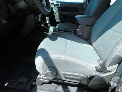 New 2025 Jeep Gladiator Sport image 22