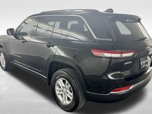 Used 2023 Jeep Grand Cherokee Laredo image 6