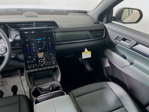 New 2026 GMC Terrain AT4 w/ Convenience Package III image 19