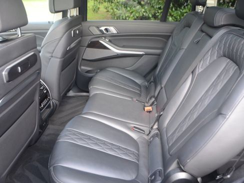 Used 2025 BMW X7 xDrive40i AWD/4WD image 18