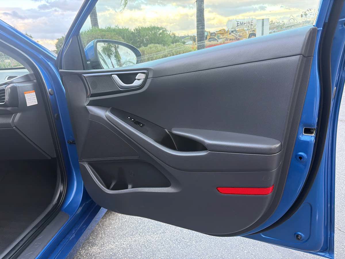 Used 2017 Hyundai Ioniq SEL FWD image 25