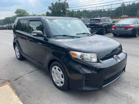 Used 2012 Scion xB FWD image 3