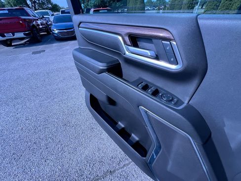 Used 2024 Chevrolet Silverado 2500 LT AWD/4WD image 30