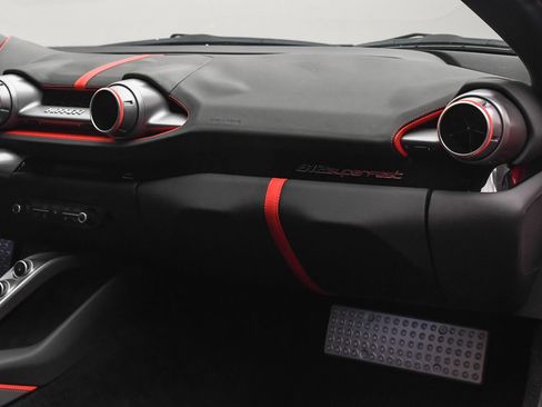 Used 2018 Ferrari 812 Superfast RWD image 40