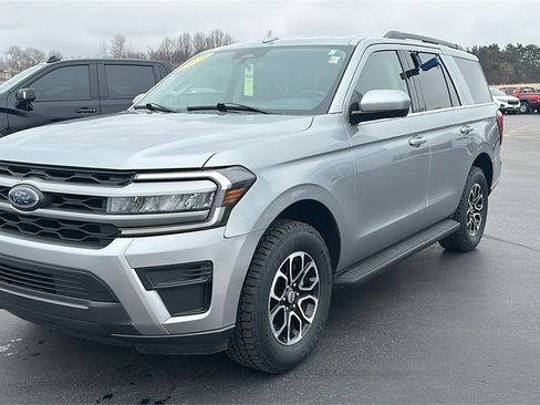 Used 2024 Ford Expedition XLT image 3