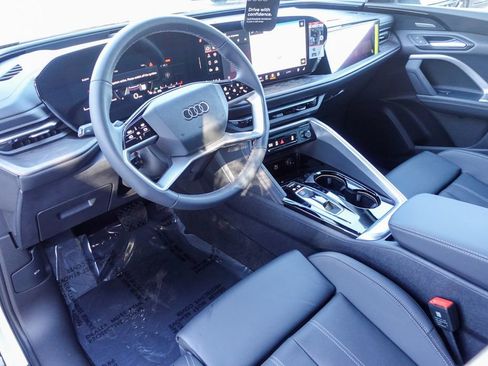 New 2025 Audi Q5 Prestige image 11