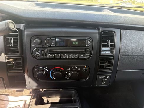 Used 2004 Dodge Dakota 2WD Club Cab w/ Tire & Handling Group image 33