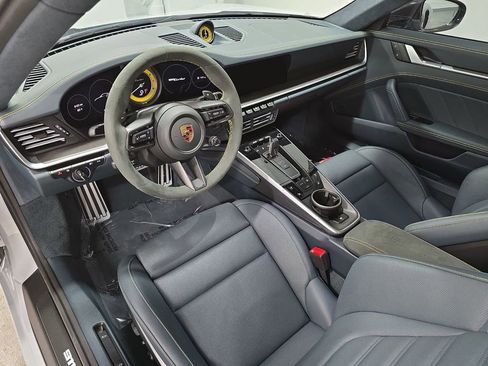 Certified 2025 Porsche 911 Turbo AWD/4WD image 4