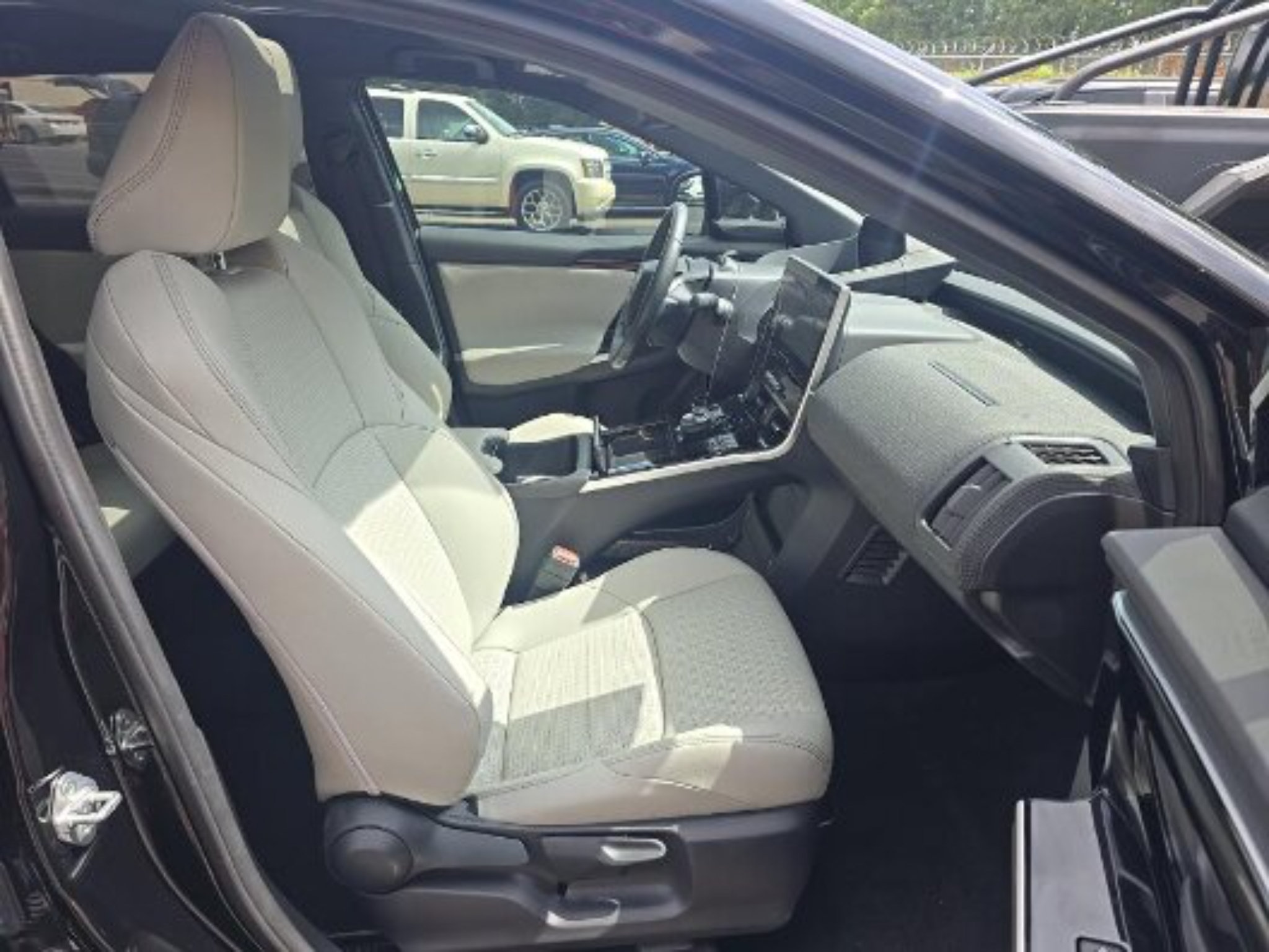 Used 2025 Toyota bZ4X AWD image 3