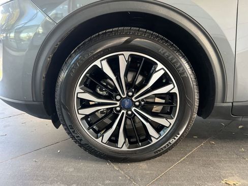 Used 2022 Ford Escape SE w/ SE Sport Appearance Package image 8