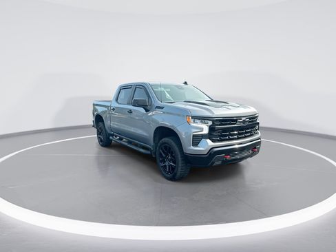 Used 2024 Chevrolet Silverado 1500 LT Trail Boss w/ Convenience Package II AWD/4WD image 2