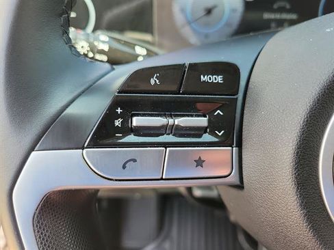 Used 2025 Hyundai Elantra SEL FWD image 17