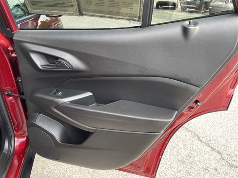 Used 2025 Chevrolet Trax LT w/ LT Convenience Package image 36
