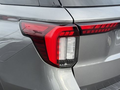 Certified 2025 Ford Explorer ST AWD/4WD image 10