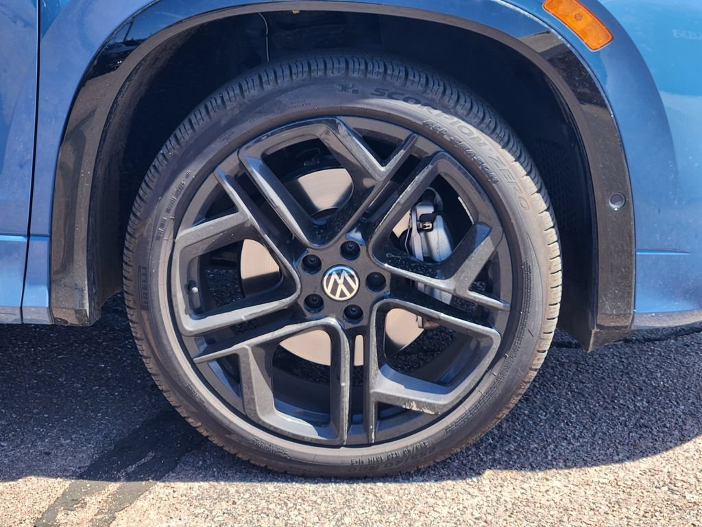 Used 2025 Volkswagen Tiguan SE R-Line AWD/4WD image 30