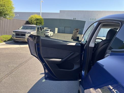 Used 2023 Tesla Model Y Performance AWD/4WD image 17