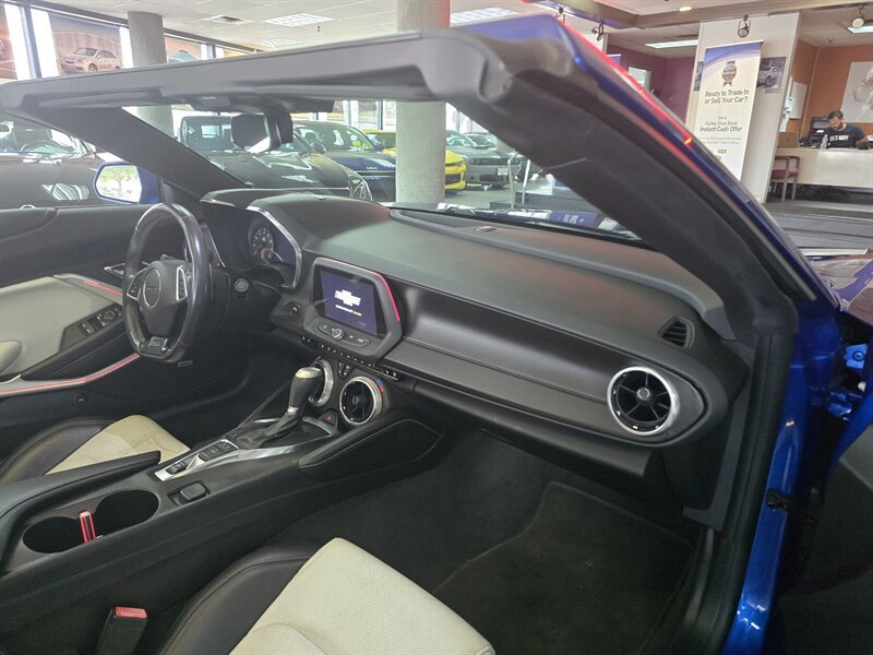 Used 2017 Chevrolet Camaro LT RWD image 13