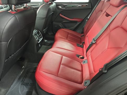 Used 2025 Porsche Macan image 24