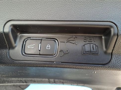 Certified 2022 Ford Explorer XLT w/ Equipment Group 202A image 10