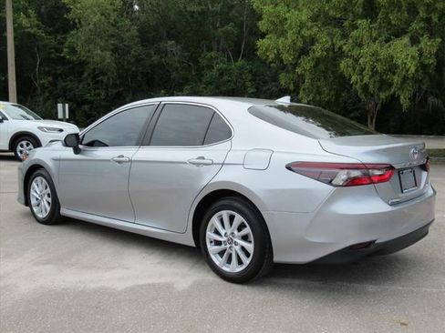 Used 2024 Toyota Camry LE image 4