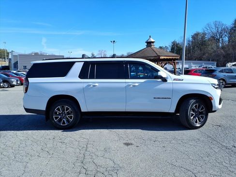 Used 2022 Chevrolet Suburban Z71 w/ Luxury Package image 4