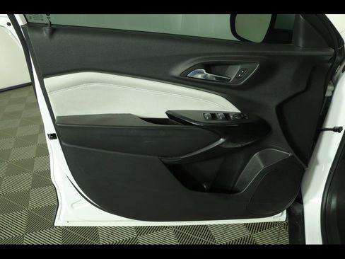 Used 2024 Chevrolet Trax LT w/ Driver Confidence Package image 20