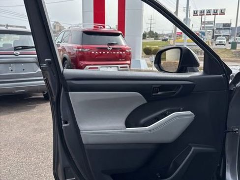 Used 2023 Toyota Highlander LE image 10