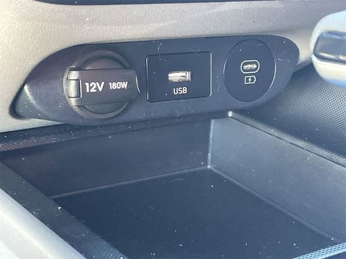 Certified 2025 Hyundai Elantra SE image 27