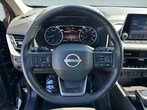 Used 2025 Nissan Rogue SV AWD/4WD image 18