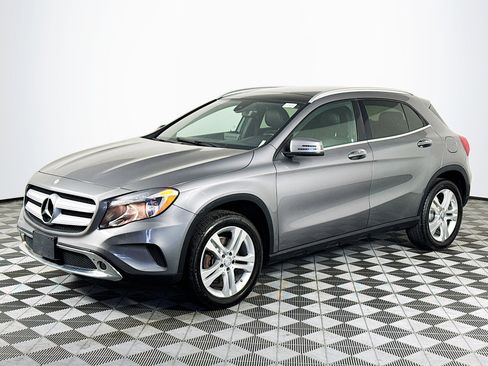 Used 2017 Mercedes-Benz GLA 250 4MATIC image 4