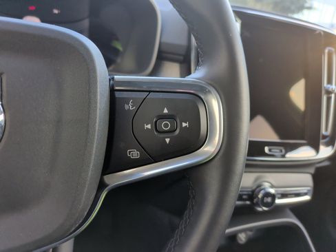 Used 2025 Volvo XC40 B5 Core image 20