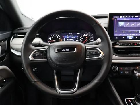 Used 2025 Jeep Compass Limited AWD/4WD image 17