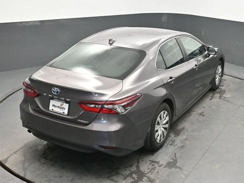 Used 2021 Toyota Camry LE image 27