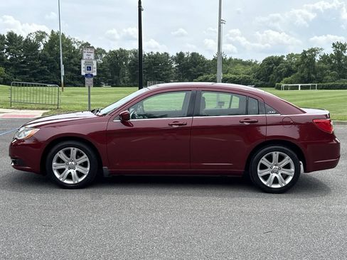 Used 2011 Chrysler 200 Touring FWD image 10