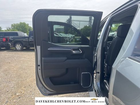 Used 2025 Chevrolet Silverado 1500 LTZ AWD/4WD image 32