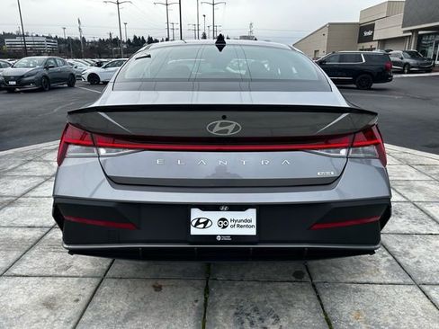 Certified 2025 Hyundai Elantra SEL FWD image 30