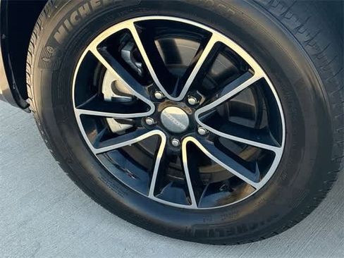 Used 2019 Dodge Grand Caravan SE image 9