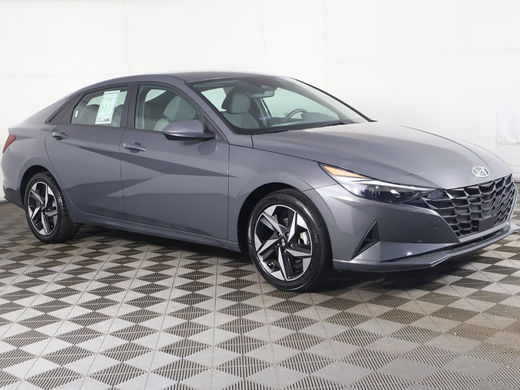 Used 2023 Hyundai Elantra SEL w/ Convenience Package FWD image 3