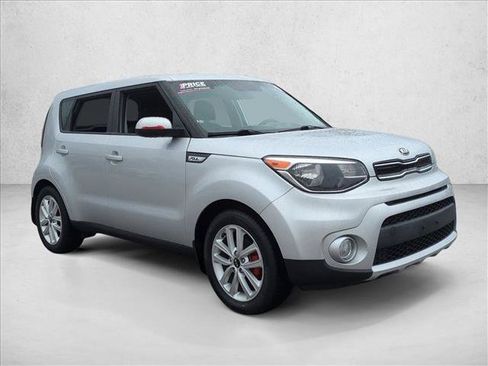 Used 2018 Kia Soul + FWD image 3