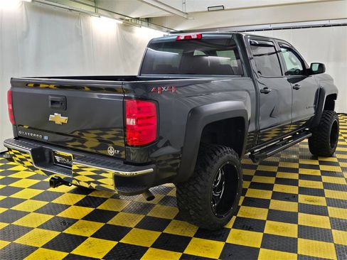 Used 2018 Chevrolet Silverado 1500 LT w/ LT Eassist Package image 3