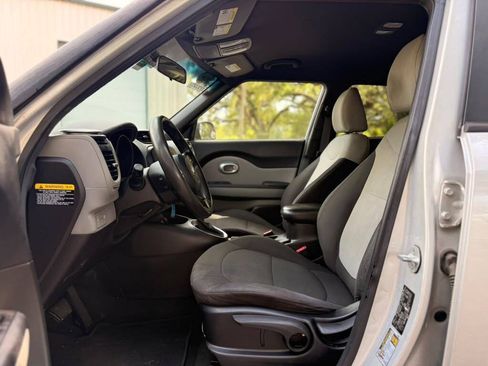 Used 2014 Kia Soul FWD image 8