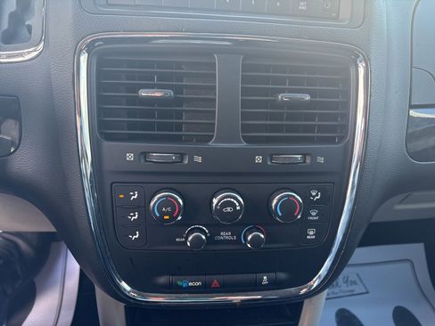 Used 2016 Dodge Grand Caravan SE w/ Quick Order Package 29E SE image 16