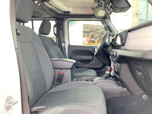 Used 2025 Jeep Wrangler Sport S image 35