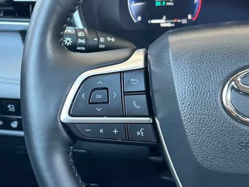Certified 2024 Toyota Highlander Platinum AWD/4WD image 28