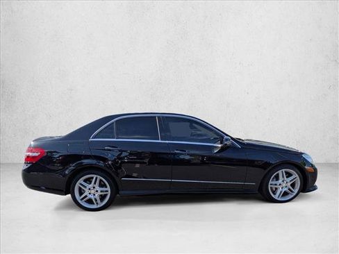 Used 2013 Mercedes-Benz E 550 4MATIC Sedan image 4