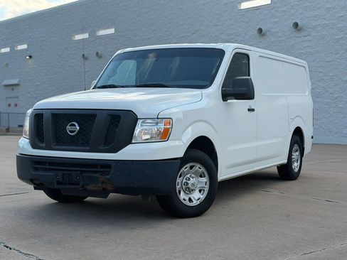 Used 2019 Nissan NV 2500 SV RWD image 1