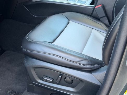 Used 2022 Ford Explorer XLT w/ Equipment Group 202A image 30