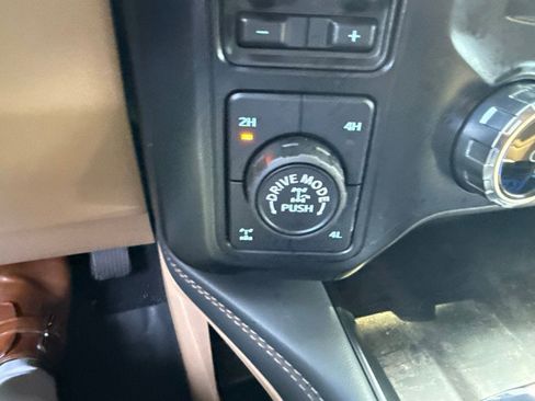 Used 2024 Ford F250 Lariat w/ Lariat Ultimate Package AWD/4WD image 16