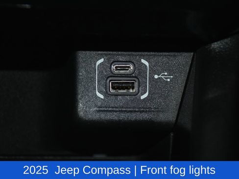 Used 2025 Jeep Compass Latitude w/ Sun & Sound Group AWD/4WD image 22