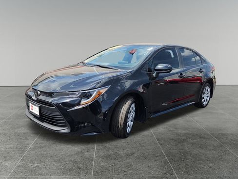 Certified 2025 Toyota Corolla LE FWD image 3